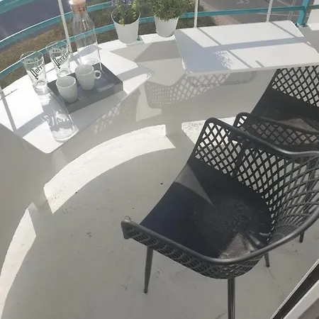 Vue Au Coeur De Malo Les Bains Pieds Dans L Eau *