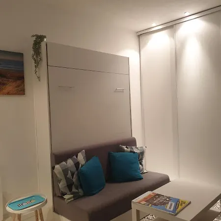 Vue Au Coeur De Malo Les Bains Pieds Dans L Eau *